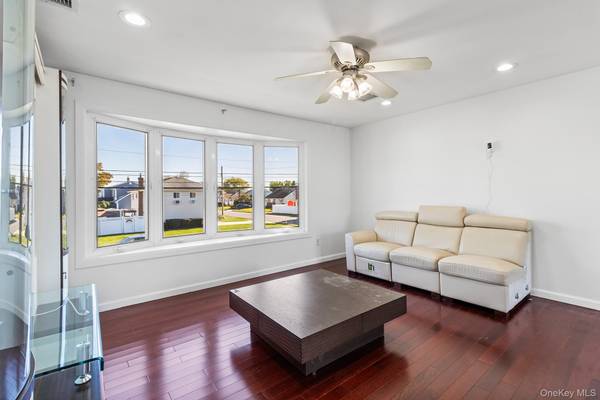 Lindenhurst, NY 11757,74 Venetian Prom