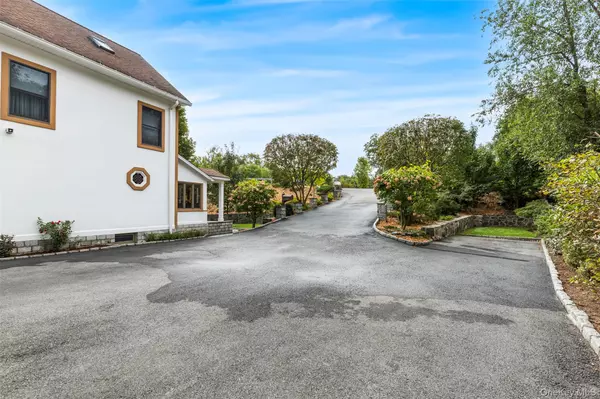 Hastings-on-hudson, NY 10706,83 Ravensdale RD