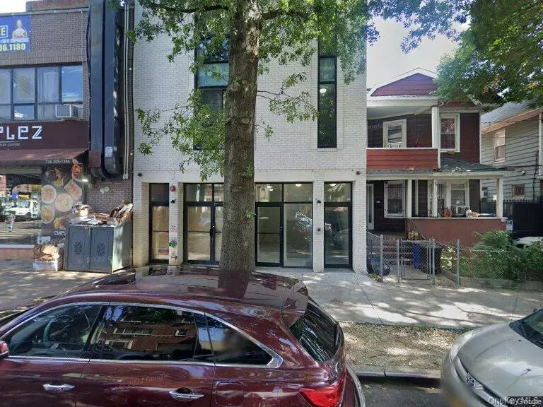 Elmhurst, NY 11432,40-07 95 St