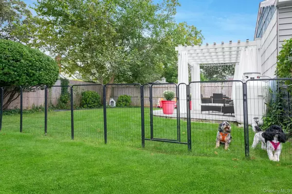 Hampton Bays, NY 11946,70 Fanning AVE