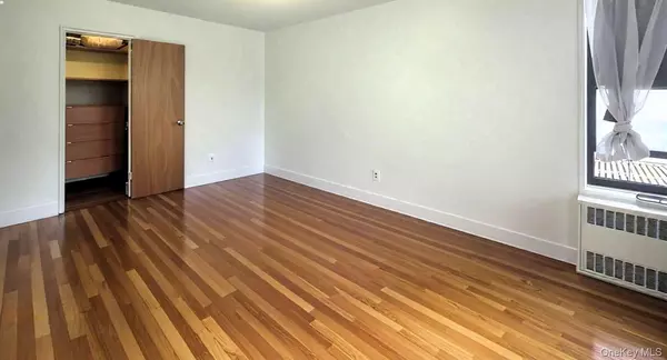 Jackson Heights, NY 11372,9011 35th #1S