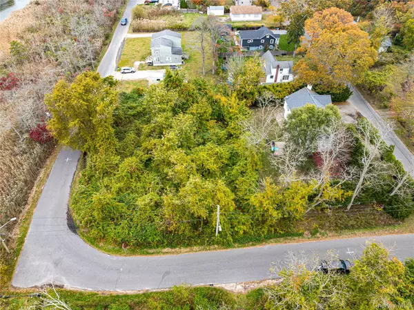 Mastic Beach, NY 11951,W Riviera RD