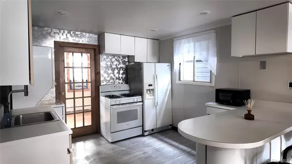 Bronx, NY 10465,3249 Barkley AVE #A