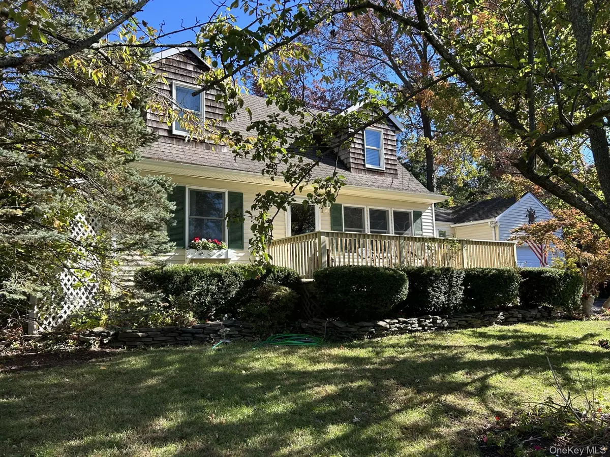 Middle Island, NY 11953,21 Lakeview DR