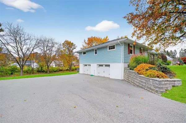 Poughkeepsie, NY 12603,69 Round Hill RD