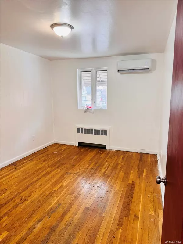 Bronx, NY 10466,4101 Barnes AVE