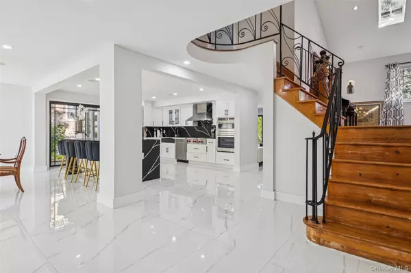 North Woodmere, NY 11581,5 Valley LN