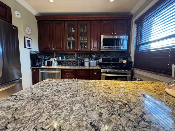 Howard Beach, NY 11414,90-43 Shore Pkwy #56