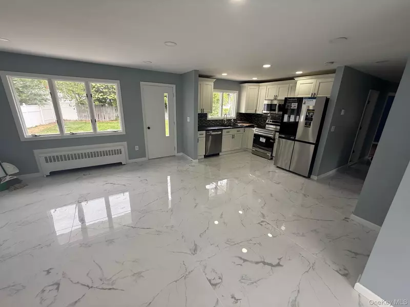 25 Martin RD, Bethpage, NY 11714