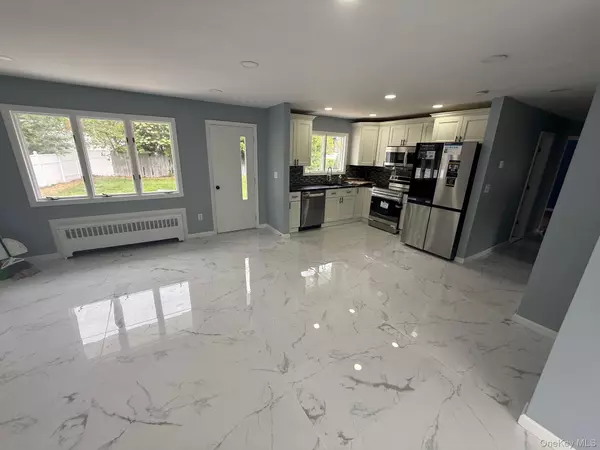 25 Martin RD, Bethpage, NY 11714