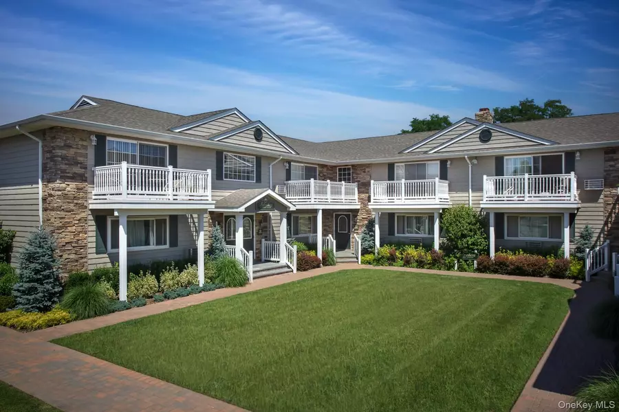 45 Golden AVE #J06, Deer Park, NY 11729