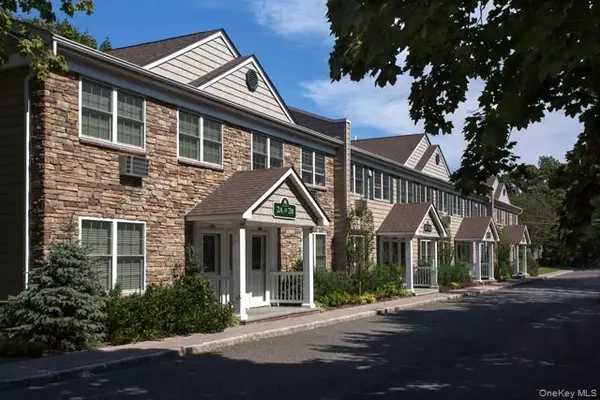 184 Hallock RD #2E2, Lake Grove, NY 11755