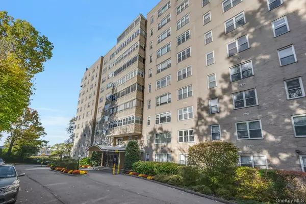 Bronxville, NY 10708,1200 Midland AVE #8f