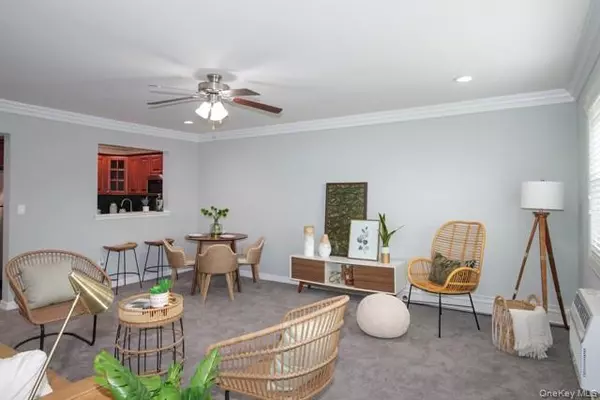 Sayville, NY 11782,124 Easy ST #124E