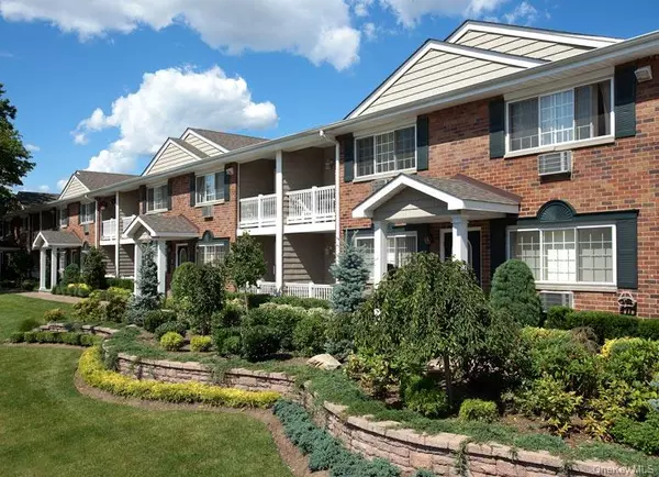 West Babylon, NY 11704,395 Great East Neck RD #395B