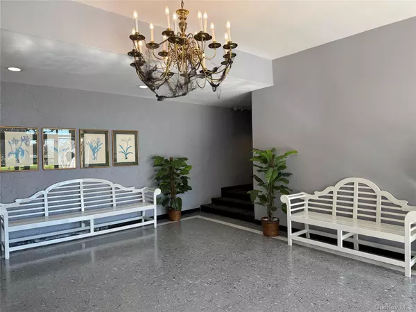 White Plains, NY 10603,25 Lake ST #6K