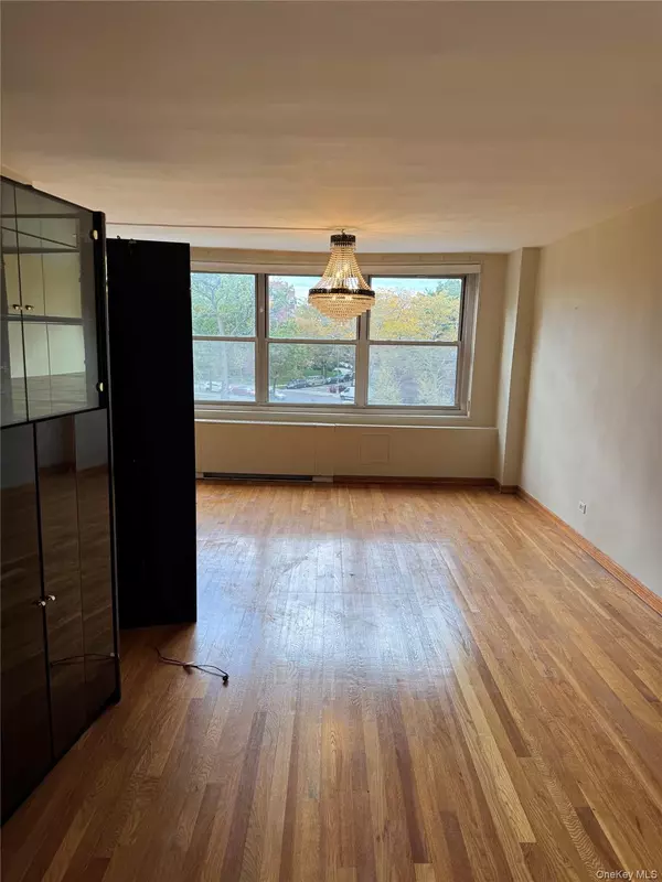 Bayside, NY 11360,211-40 18th avenue #4j