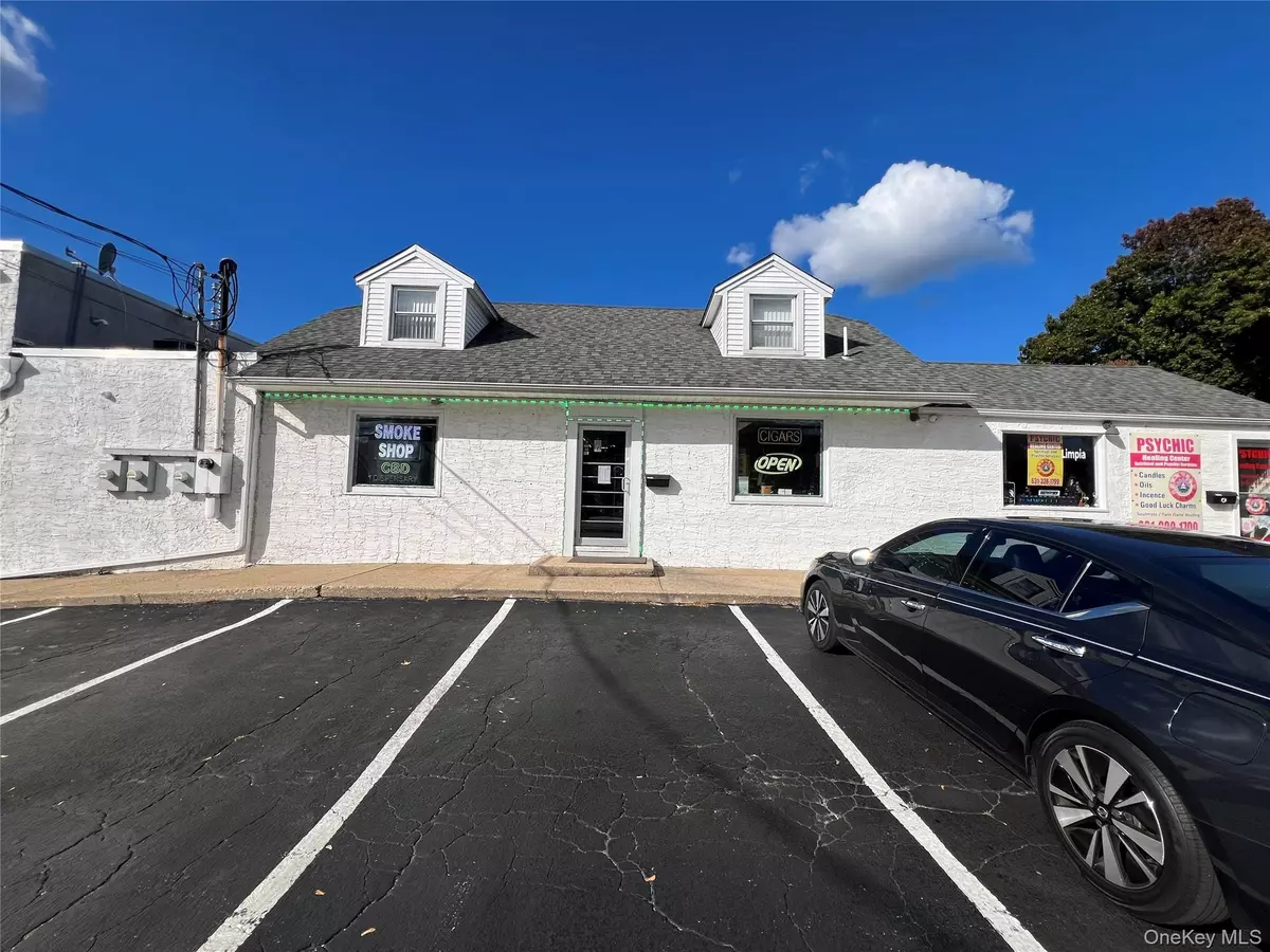 Huntington Station, NY 11746,469a E Jericho Turnpike