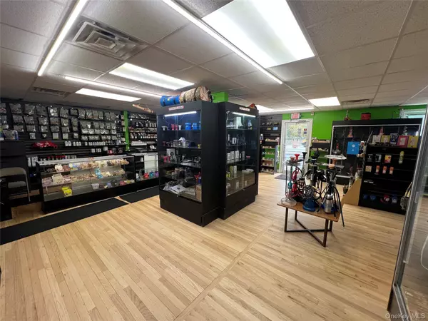 Huntington Station, NY 11746,469a E Jericho Turnpike