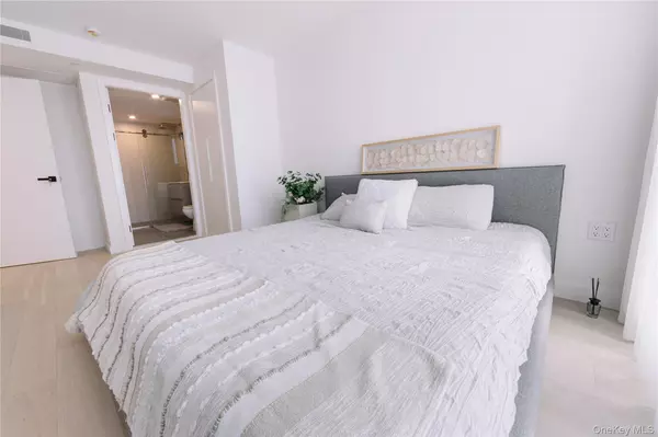 Flushing, NY 11354,144-49 Northern Blvd #518