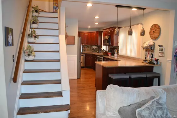 West Babylon, NY 11704,108 Justice ST