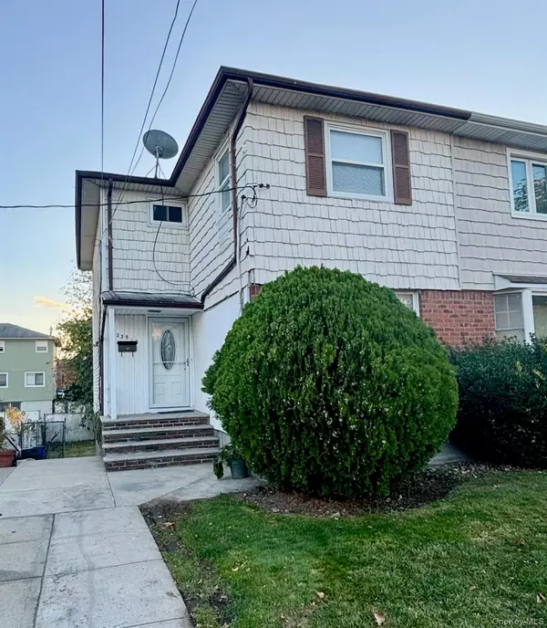 235-12 147th DR, Rosedale, NY 11422