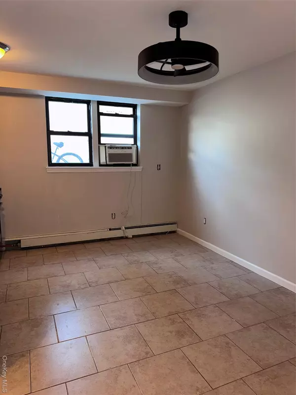 Long Beach, NY 11561,65 W Broadway #7G