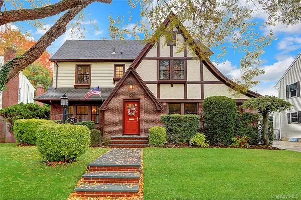 29 Brixton RD, Garden City, NY 11530