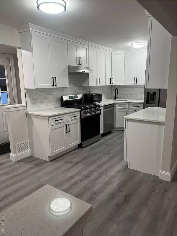 Central Islip, NY 11722,53 E Elm ST