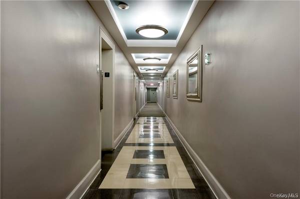 Bronxville, NY 10708,1133 Midland AVE #3L