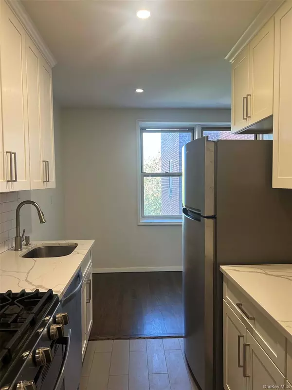 Bronxville, NY 10708,1111 Midland AVE #4 P