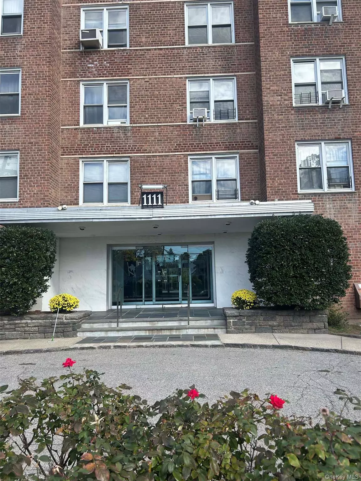 Bronxville, NY 10708,1111 Midland AVE #4 P