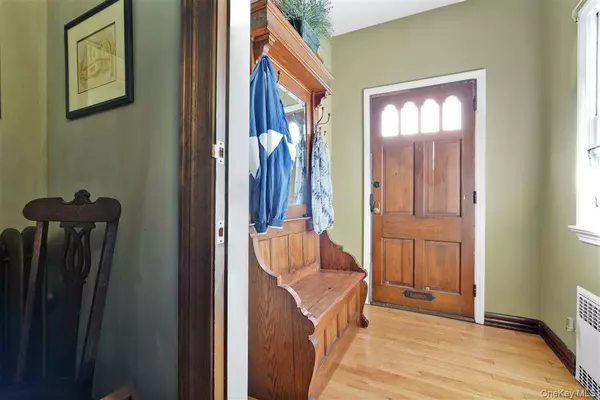 Richmond Hill North, NY 11418,86-09 104th ST