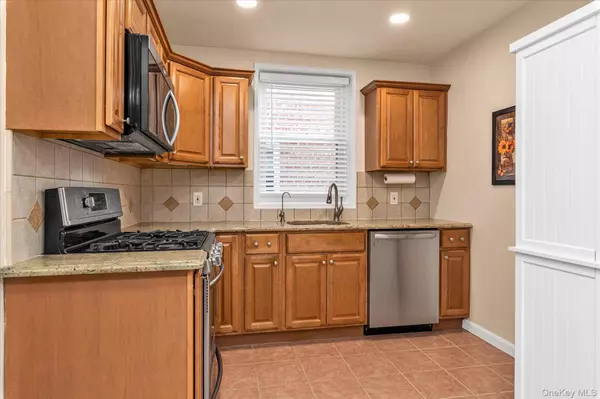 East Rockaway, NY 11518,290 Atlantic AVE #211