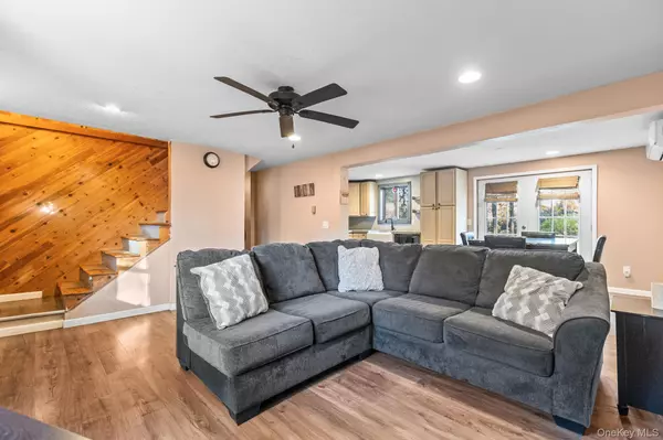 New Windsor, NY 12553,104 Riley RD