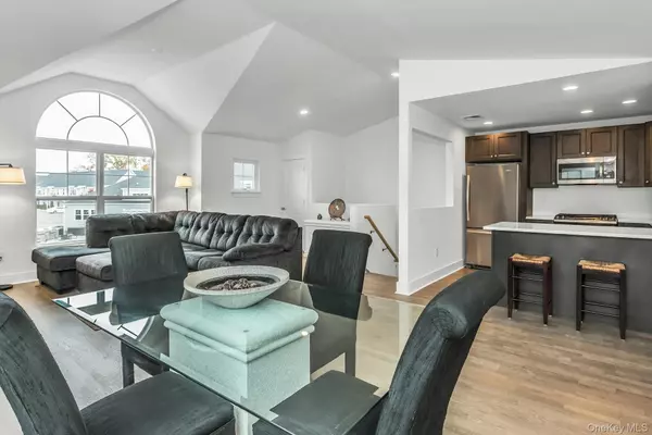 Glen Cove, NY 11542,512 Breton WAY