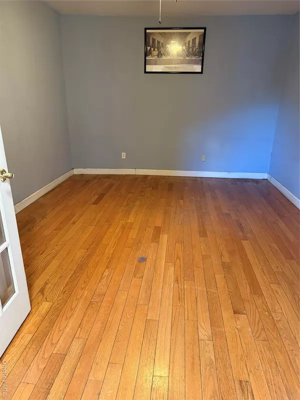 Valley Stream, NY 11580,76 E Argyle ST