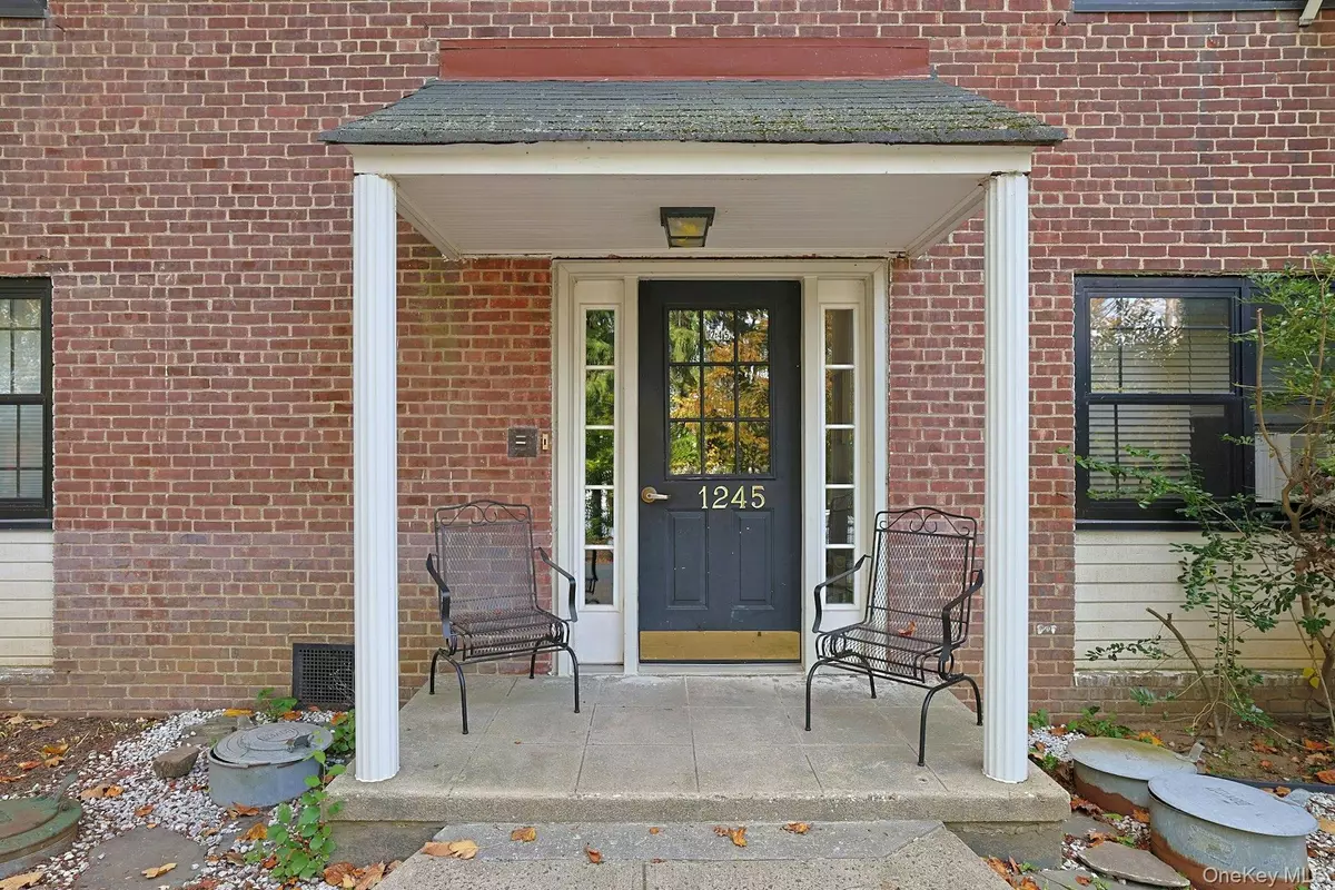 Eastchester, NY 10709,1245 California RD #b23