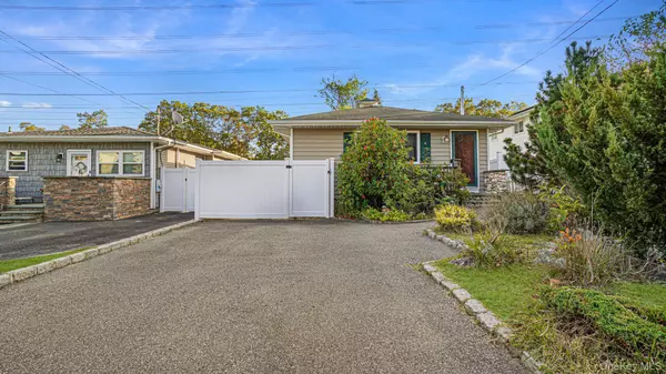 Lake Ronkonkoma, NY 11779,416 Fir Grove RD