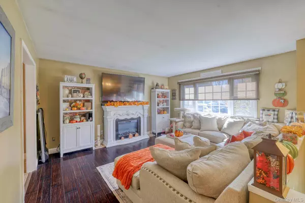 New Windsor, NY 12553,120 Blanche AVE