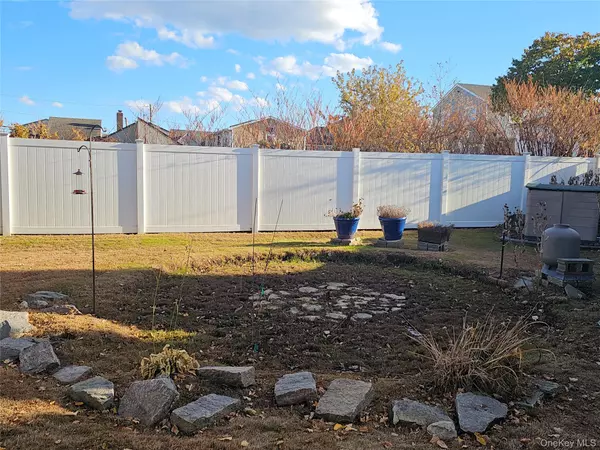 Babylon, NY 11702,26 Mitchell AVE