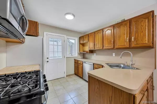 Hicksville, NY 11801,30 Andover LN