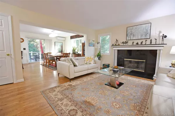 Baiting Hollow, NY 11933,64 Glen RD