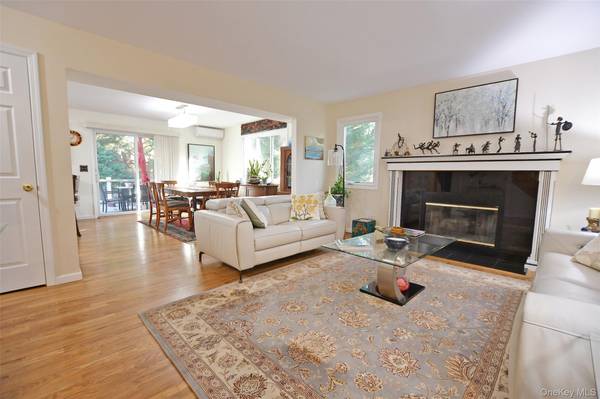 Baiting Hollow, NY 11933,64 Glen RD