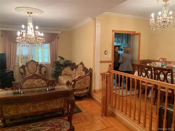 Forest Hills, NY 11375,72-11 110 ST #3g