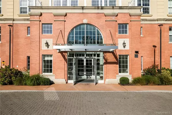 Larchmont, NY 10538,10 Byron PL #620