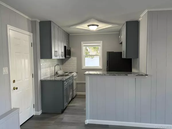 West Babylon, NY 11704,344 Van Buren ST