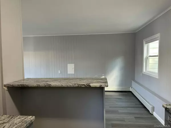 West Babylon, NY 11704,344 Van Buren ST