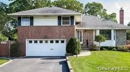 194 Rhododendron DR, Westbury, NY 11590