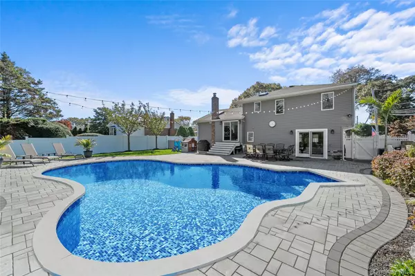 East Islip, NY 11730,9 Cynthia LN